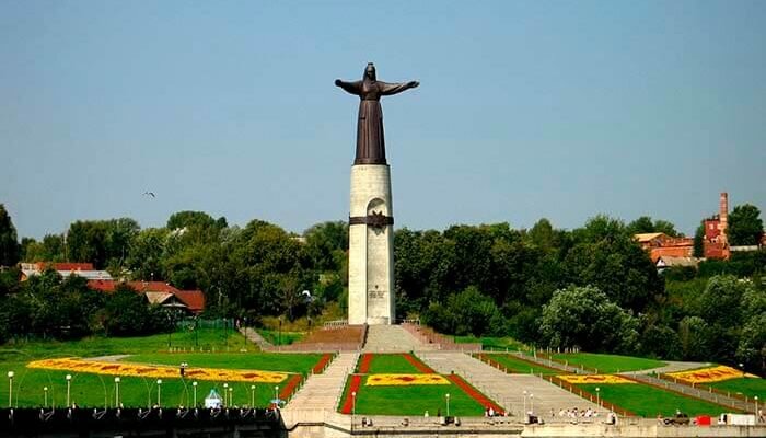 Фото из интернета. Монумент Мать-Покровительница