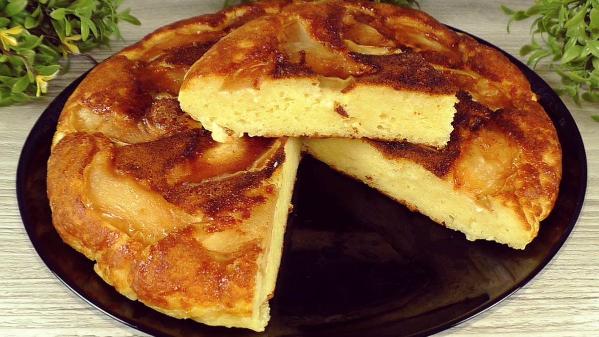 апельсиновый сок в бокале. два стакана сока и пирожок. сок. два стакана сока и пирожок. сколько стоит стакан сока.