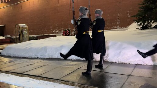 Tomb of the unknown soldier moscow. Мемориал неизвестного солдата у кремлевской стены в москве. Могила неизвестного солдата москва у кремля. Могила неизвестного солдата в великобритании. Могила неизвестного солдата у кремлевской стены в москве.