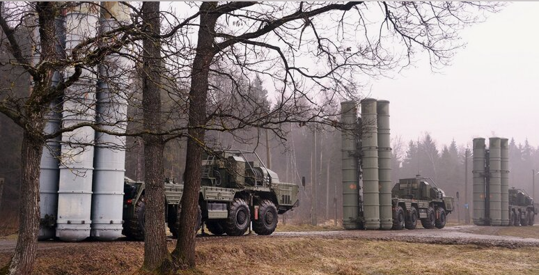 Пво с-300 и с-400. Ракета с 400. С-400 триумф. Ракета с 400 триумф. Ракетный комплекс с 400 триумф.