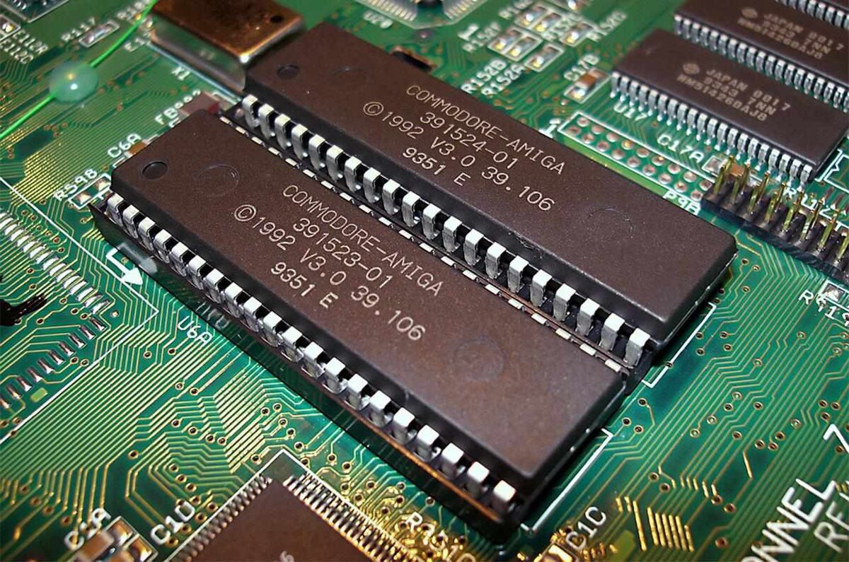 Компьютерная память устройство. Постоянное запоминающее устройство (ПЗУ). Память ОЗУ И ПЗУ. Оперативная память ПЗУ. Микросхема ПЗУ.