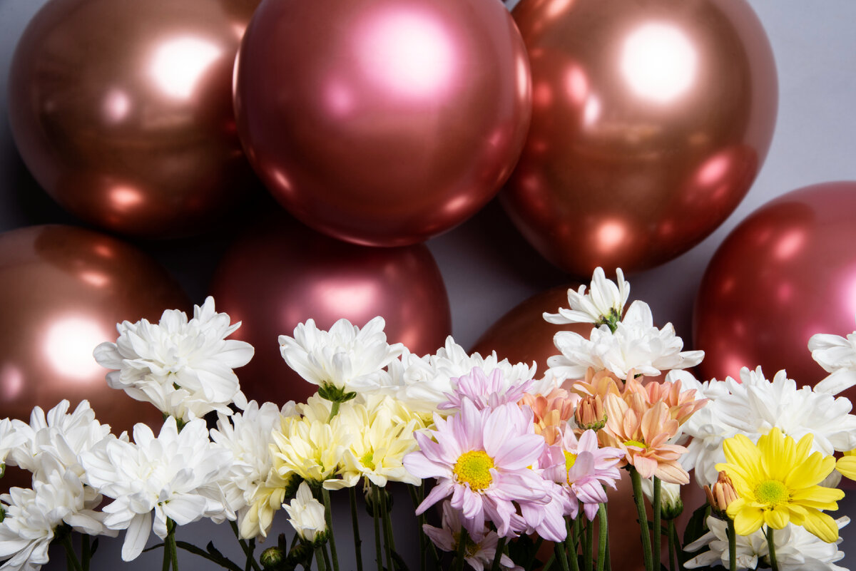 Изображение от <a href="https://ru.freepik.com/free-photo/beautiful-metallic-balloons-with-flowers_24483285.htm#query=%D0%B4%D0%B5%D0%BD%D1%8C%20%D1%80%D0%BE%D0%B6%D0%B4%D0%B5%D0%BD%D0%B8%D1%8F&position=42&from_view=search&track=ais&uuid=322093d9-0c05-42dc-9dae-48974b36329a">Freepik</a>