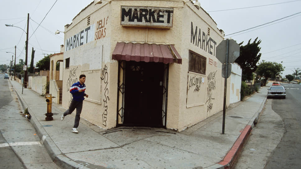    «Я горжусь тем, что родился в США, но мои мексиканские корни — это моя основа и то, что заставляет меня никогда не сдаваться, всегда продолжать бороться и доводить борьбу до конца»    
 В 1989-м спортсмен победил в любительском турнире «Золотые перчатки» в легчайшем весе, а спустя год стал самым молодым победителем Игр доброй воли. В 1991 году он завоевал титул чемпиона США среди любителей в легком весе и был назван боксером года по версии журнала USA Boxing. Всего в любительской карьере Оскара Де Ла Хойи было 223 победы (163 — нокаутом) и 5 поражений Mike Powell / Allsport / Getty Images