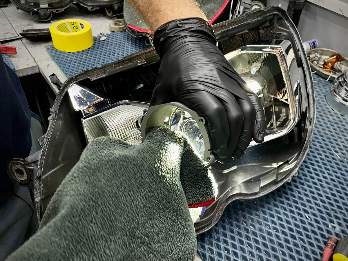 элемент оптический тн114 уаз. диодная лампа h4 b6hd0227. оптика тн114 освар. разъем для лампы h4 на ваз. биксеноновые линзы h4 2115.