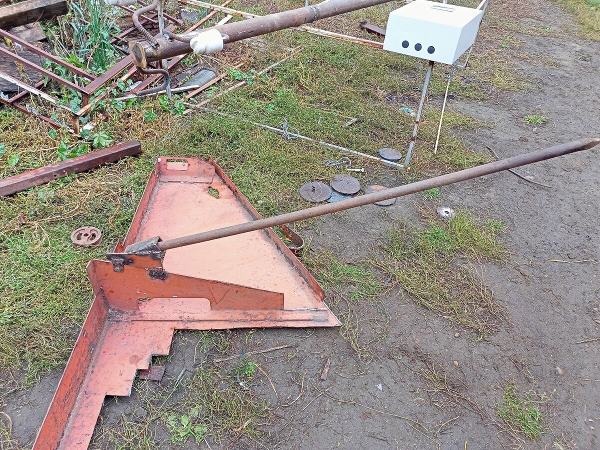 После сборки доработать напильником, чтобы получить нужную форму "матрицы"