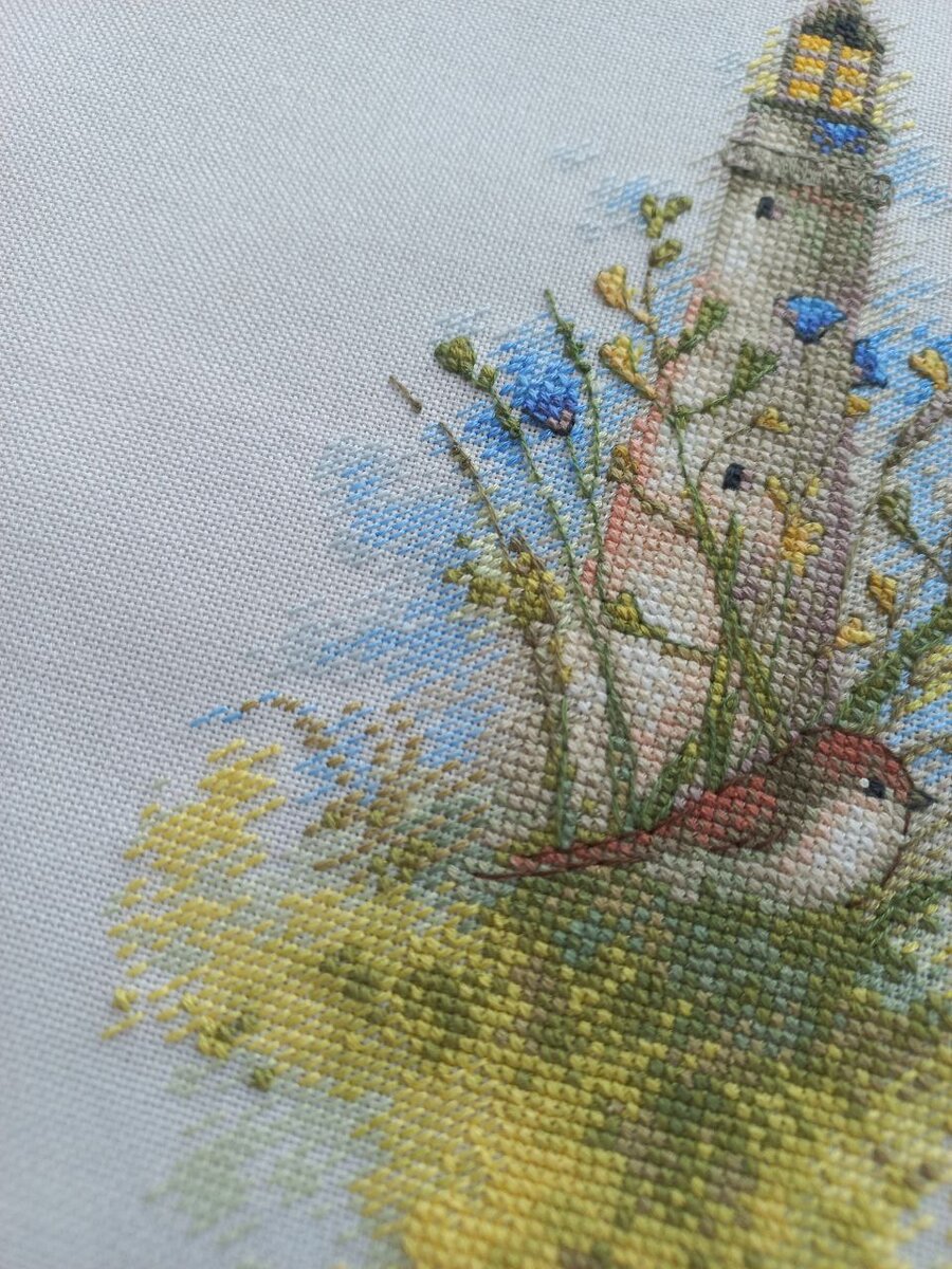 Отшив "Среди васильков" по схеме Анны Петуновой. Видно разное сложение полукреста и мои кривые крестики