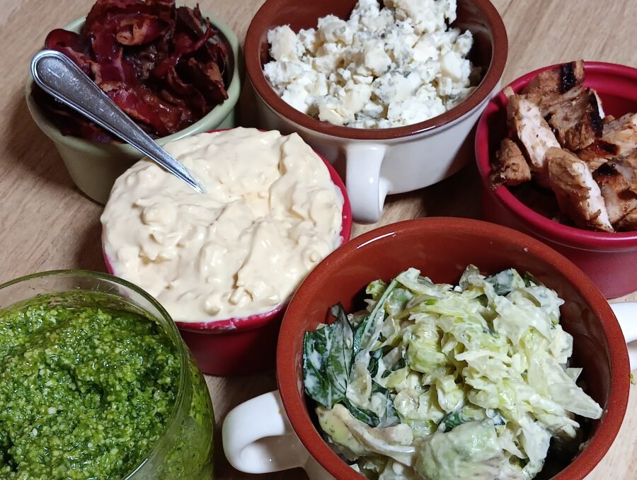 Паста с камамбером. Песто ляпун. Песто пармезан. Гауда с песто сыр. Творожный сыр с соусом песто.