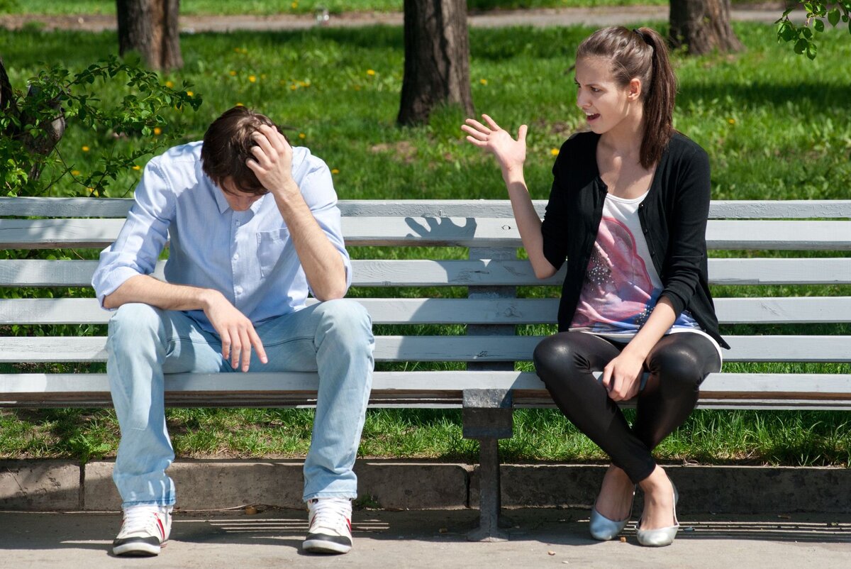 аналитика с кем общается человек. как узнать с кем общается человек. беседа двух людей. бизнес аналитик. обычные люди обсуждают.