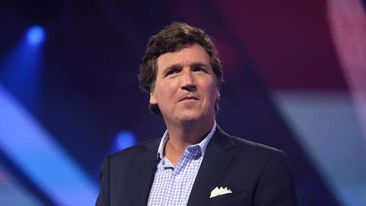     Скандальный американский журналист Такер Карлсон (на фото) впервые приехал в Россию. Сам он свою поездку еще не прокомментировал, но телеведущего заметили во время посадки на рейс до Москвы. Человека, похожего на Карлсона, видели в Большом театре на балете «Спартак».