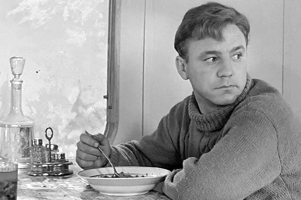 Дженнифер энистон и адам сэндлер притворись моей женой. Девчата 1961 постер. Агент 007 под прикрытием. Юрий чулюкин, 1961 г. Девчата комедии лучшие.