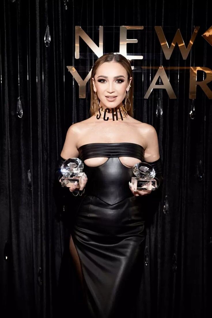 Идеи для бизнеса для ребенка 11 л. Работать 10 лет девочке. Дети в школе раздают брошюры. С днём рождения девлчкн 10 лет. Где заработать деньги ребенку.