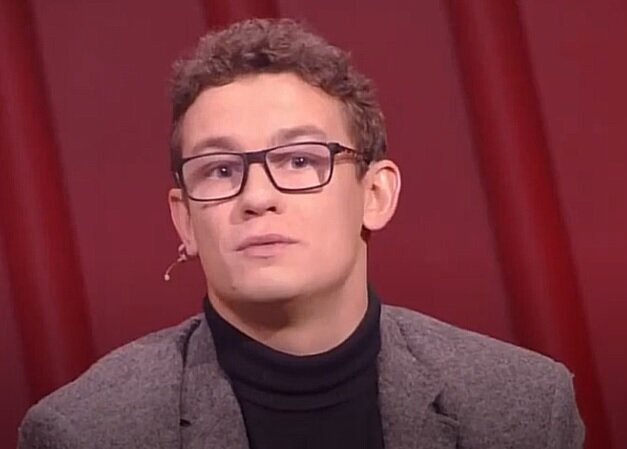 ведущий программы первая передача. алексей куличков виктор травин первая передача. бывший ведущий первой передачи. бывший ведущий первой передачи. 20 на нтв.