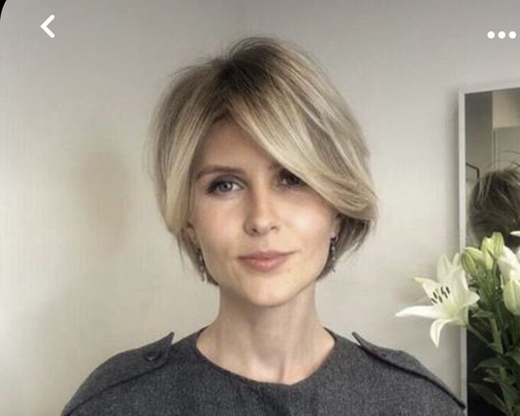 мишель уильямс 2020 с короткой стрижкой. модное каре. модные стрижки 2023 женские. стрижки 2023. модные стрижки 2024 женские на средние волосы.