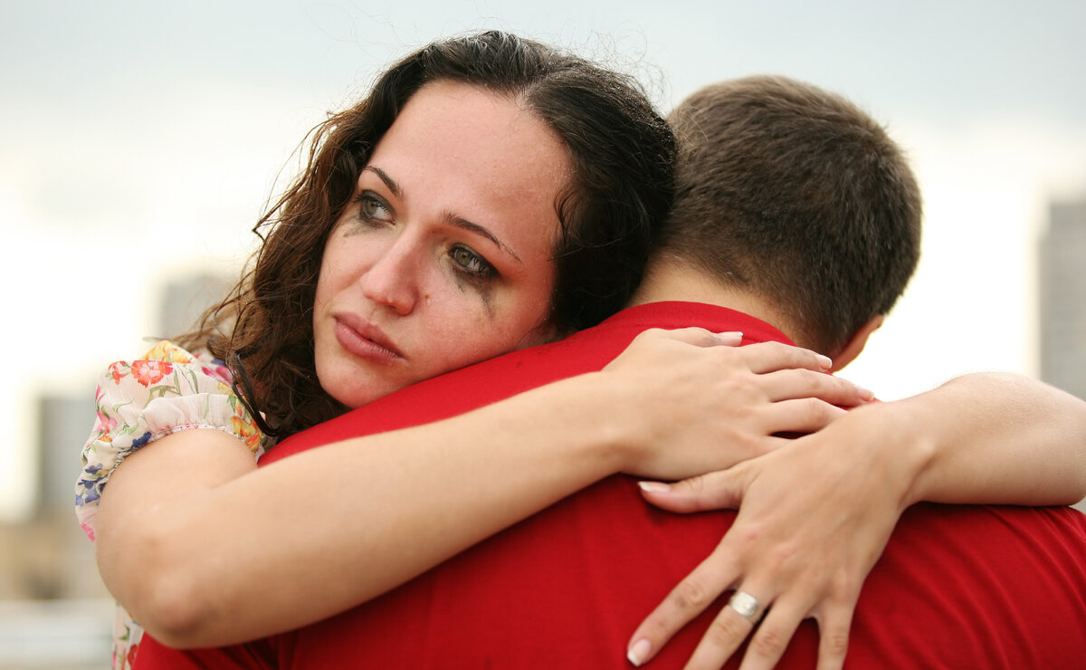 открытки с извинениями. женщина извиняется. человек просит прощения. женщина просит мужчину. извиняйся женщина.