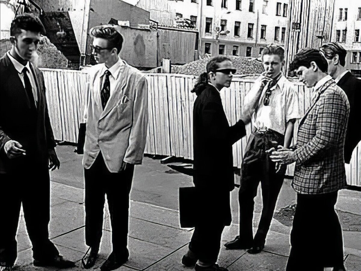 Тедди бойз субкультура 1950. Панки англии 80-е. Тедди бойз субкультура. Carnaby street 1966. Субкультура 70 годов.