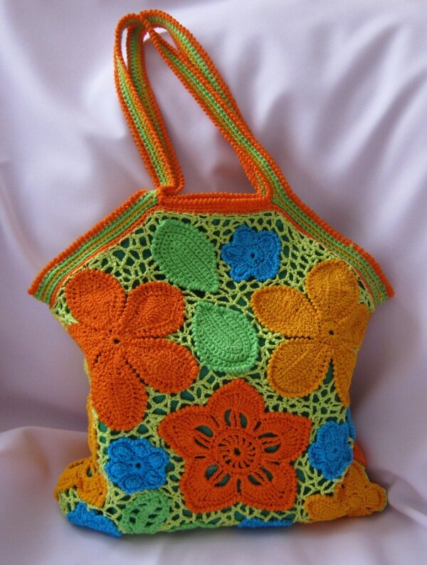 Вязаные детские сумочки. Вязаная сумочка для девочки. Сумка вязаная. Детская сумочка крючком. Вязаная сумочка для девочки.