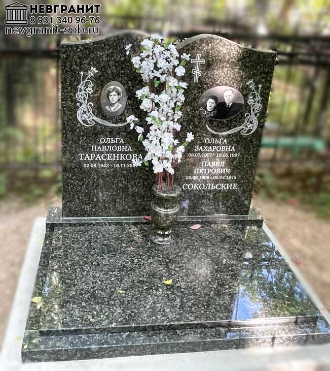 памятник из зеленого гранита 