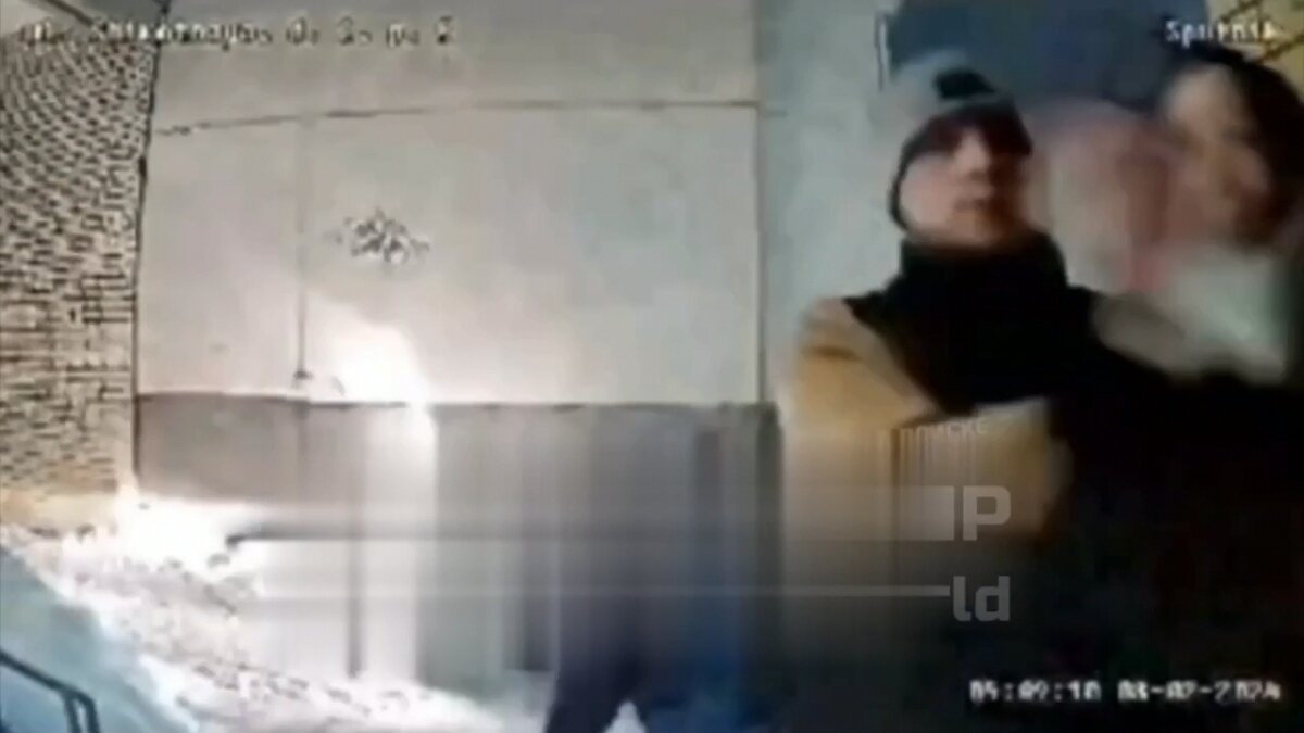 Девушка в городе. Город девиц. Фотосессия в городском стиле. Ксения кокорева 2022. Город девиц.