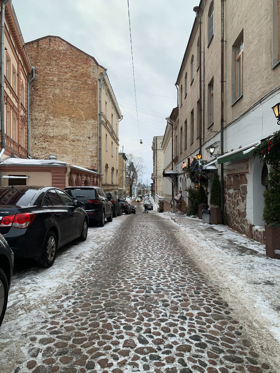 Мостовая на Подгорной улице в сторну центра.