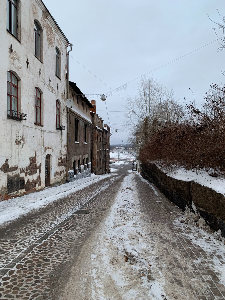 Мостовая на Подгорной улице в сторну Петровского моста.