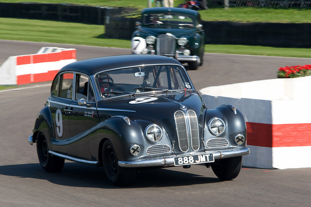 Автомобиль BMW 502