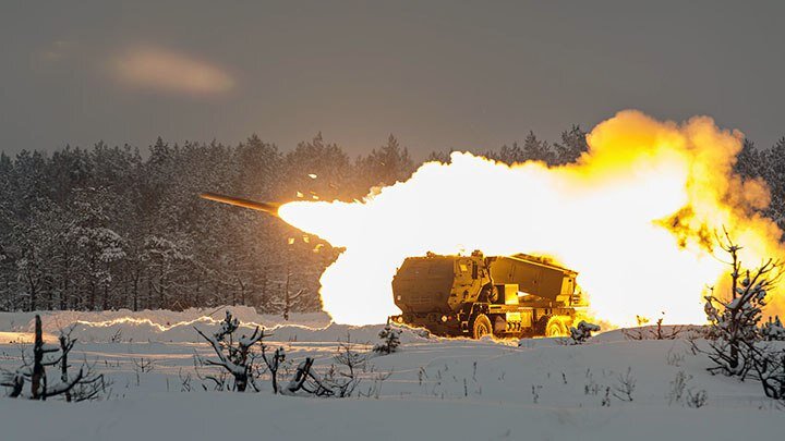 ПО ПРЕДВАРИТЕЛЬНЫМ ДАННЫМ, УДАР ПО ПЕКАРНЕ БЫЛ НАНЕСЁН ИЗ РСЗО HIMARS. ФОТО: ARMY STAFF SGT. OSCAR GOLLAZ/DEFENSE. GOV