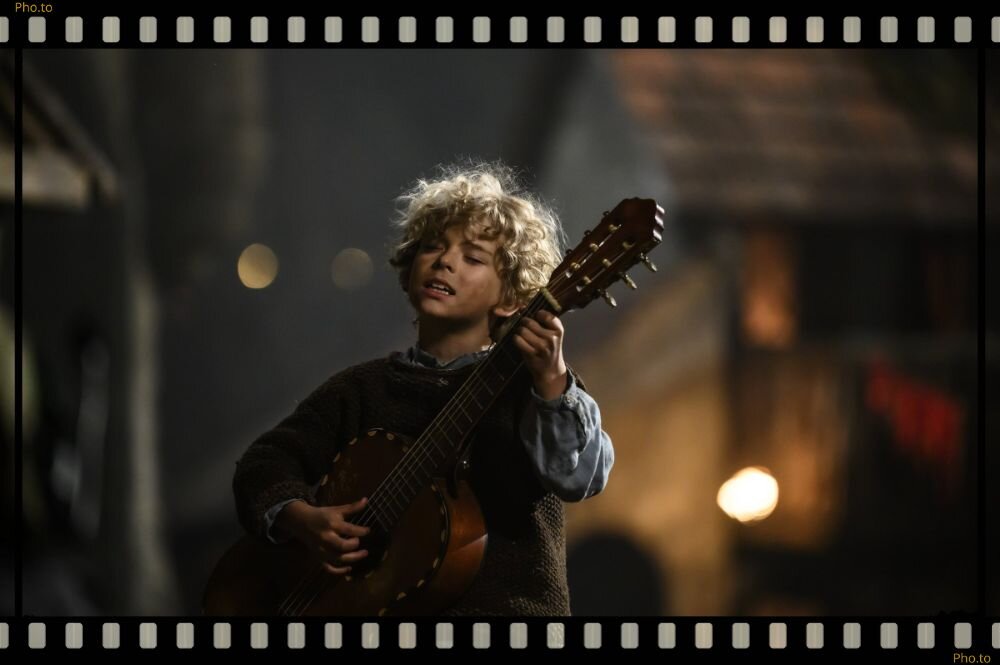 пианист тапер. тапер в кинотеатре. озвучка немого кино. майлз теллер одержимость 2014. богемская рапсодия.