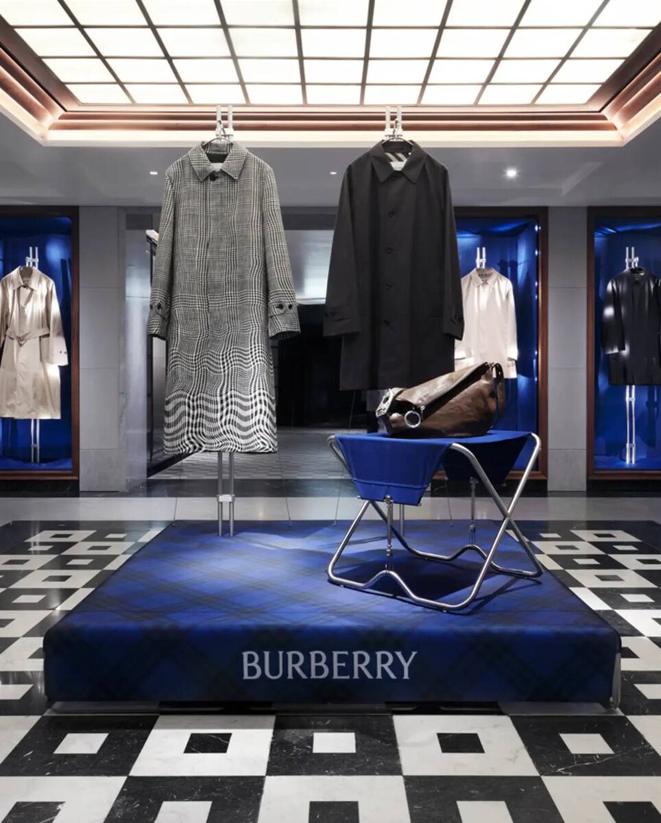    Лондонский универмаг Harrods и Burberry представили коллаборацию (фото 1)