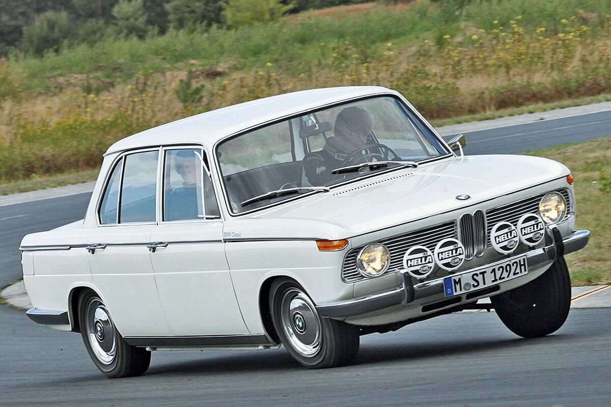 Автомобиль BMW 1800