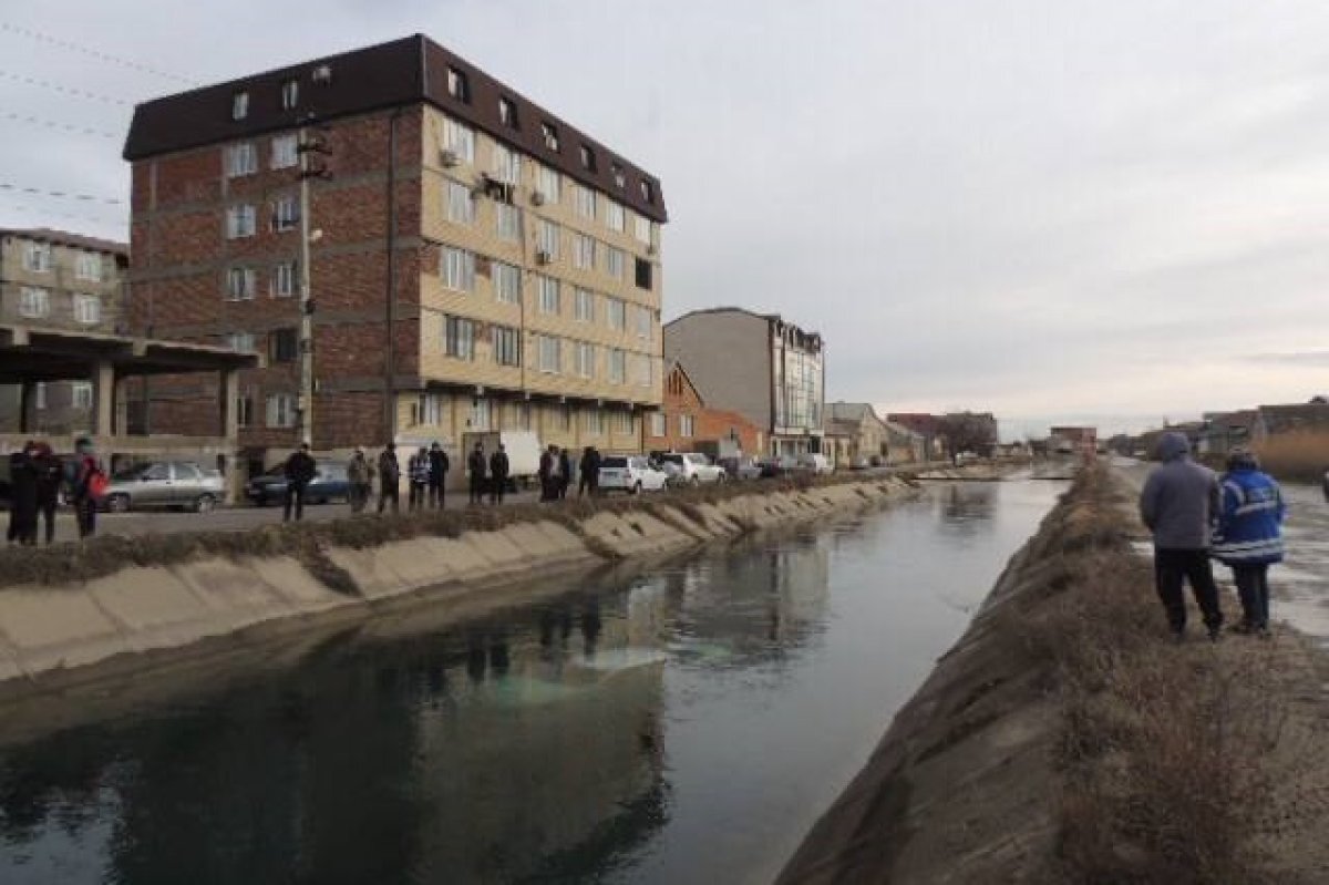    Детей, тонувших в Махачкале в машине тренера, подключили к аппаратам ИВЛ
