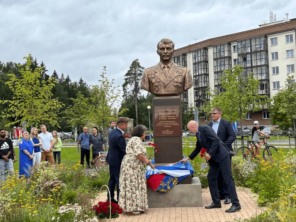 В петербурге открыт памятник