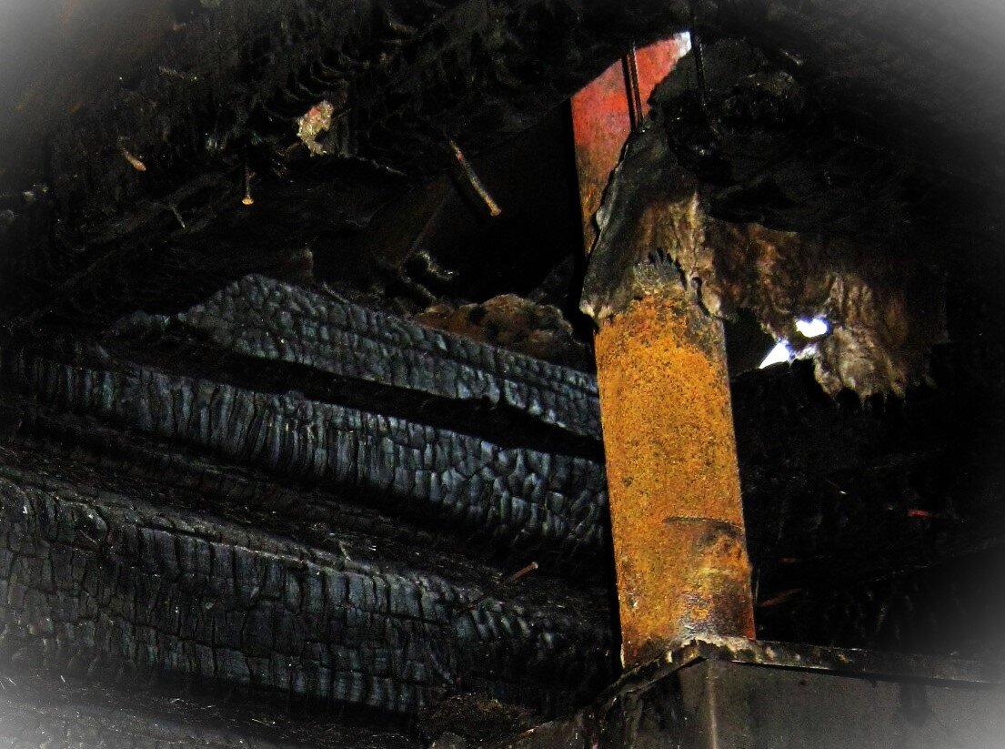 Пример дымовой трубы, от которой произошло возгорание перекрытия чердака