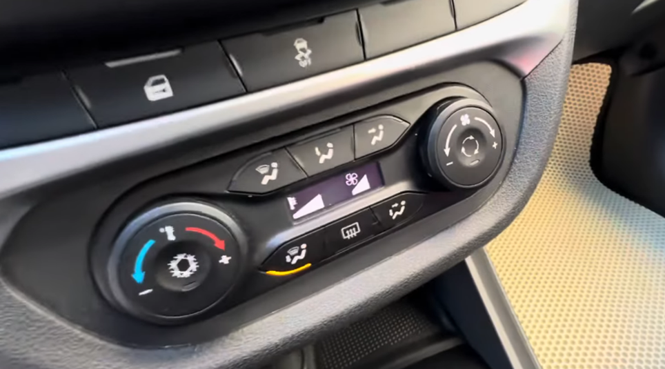 Лада веста дилер. Почему стоит ладу весту. Lada vesta седан. Лада веста 2022. Лада крос 5 для медицинских работников.