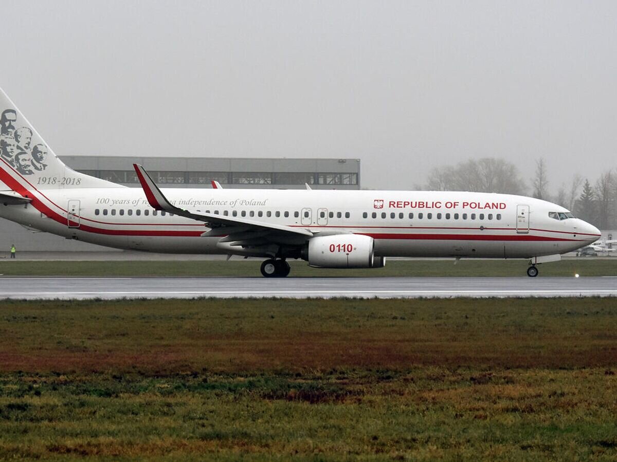    Лайнер Boeing 737-86X ВВС ПольшиCC BY-SA 2.0 / Anna Zvereva /