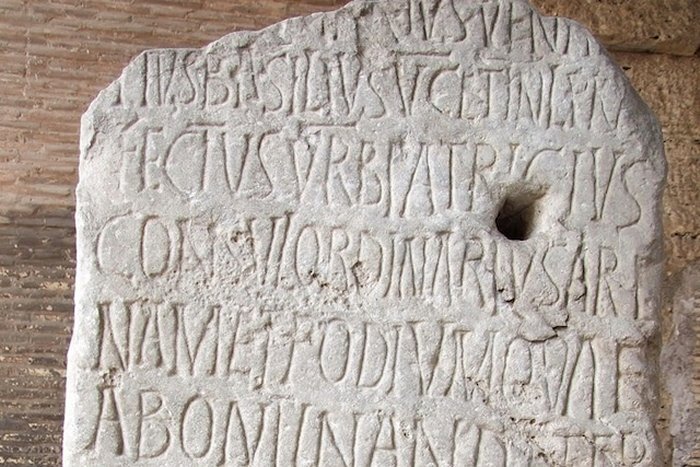 Acta Diurna или "Ежедневные ведомости" в камне