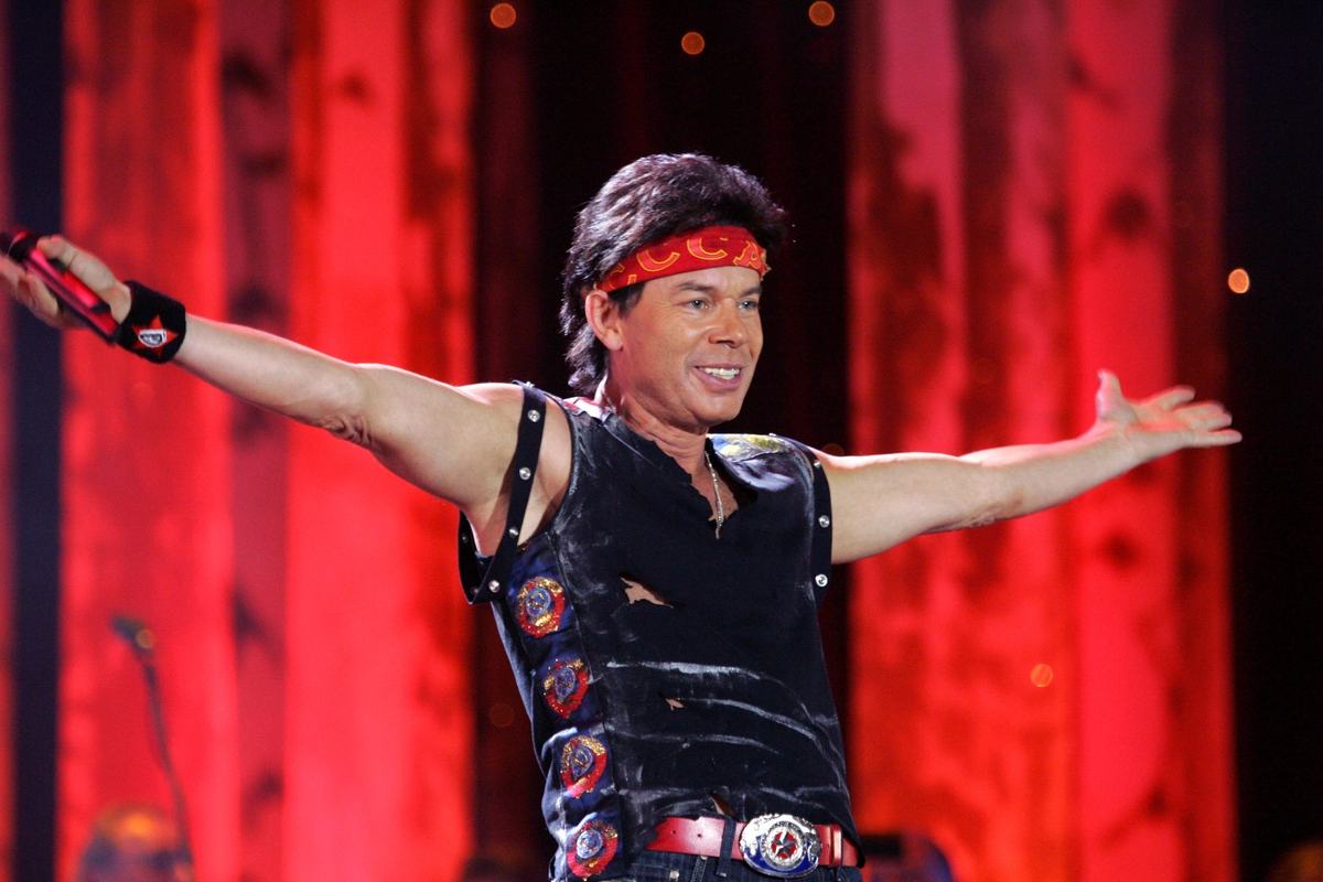 Мужчина певец 90. Мужчина певец 90. Мужчина певец 90. Андрей державин. Кай метов 2018.