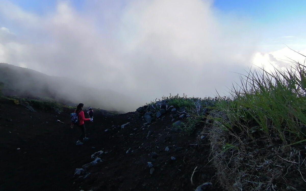 Путешествие в горы. Северный доломит. Приятель гора. Приятель гора. Друзья в горах.