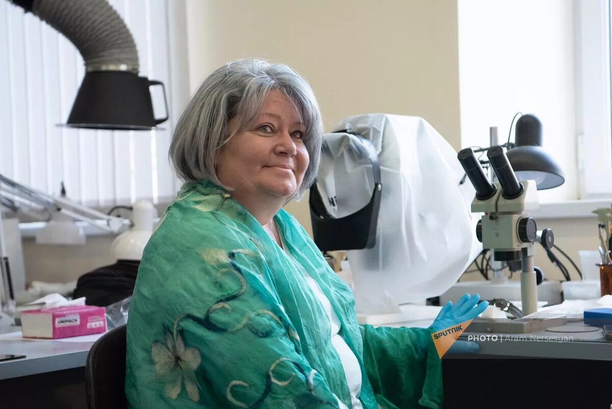 Лавка алхимика скайрим. Алхимическая лаборатория стимпанк арт. Сталкер зов припяти склад артефактов. Stalker лаборатория. Лаборатория артефакты.