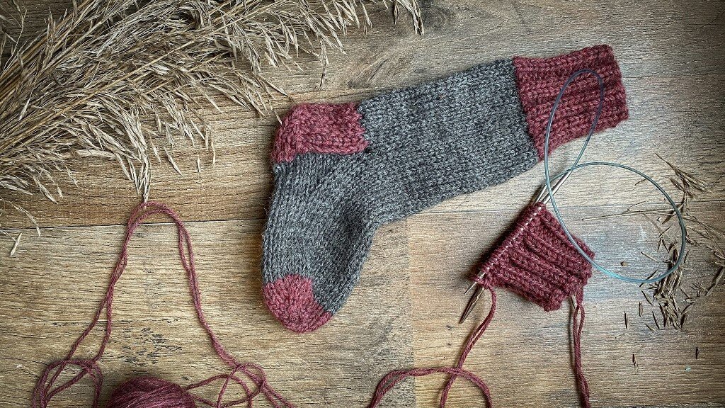 Фото вязаных носков (найдено в Интернете при помощи сервиса LOON)