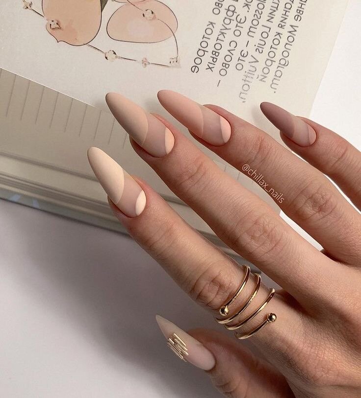 ногти нюд миндаль 2023. маникюр нюдовый 2023 миндаль модные. нюдовый маникюр 2022 модные. ногти 2024 новинки нюдовые. нюдовый маникюр 2022 миндаль.