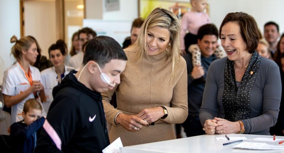     Королева Нидерландов Максима посещает центр детей, больных раком. Фото: Nieboer / Keystone Press Agency / Global Look Press