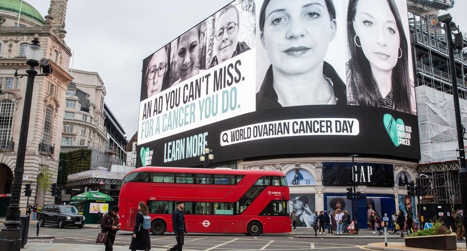     Социальная реклама на улицах Лондона, предупреждающая об опасности игнорирования рака яичников. Фото: Mark Thomas / Parsons Media / Global Look Press