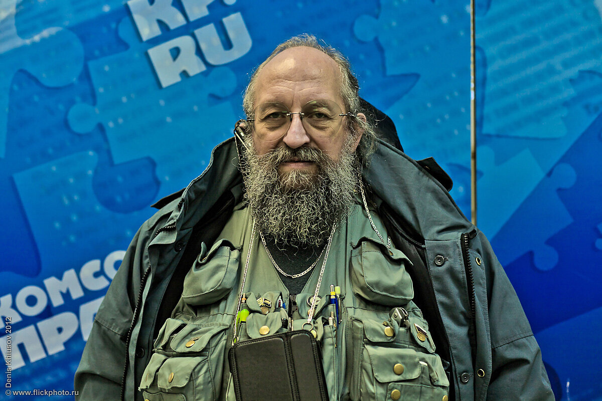 возраст не важен когда любишь. объятия. любовь в возрасте цитаты. в любви не важен возраст. даже возраст другой.