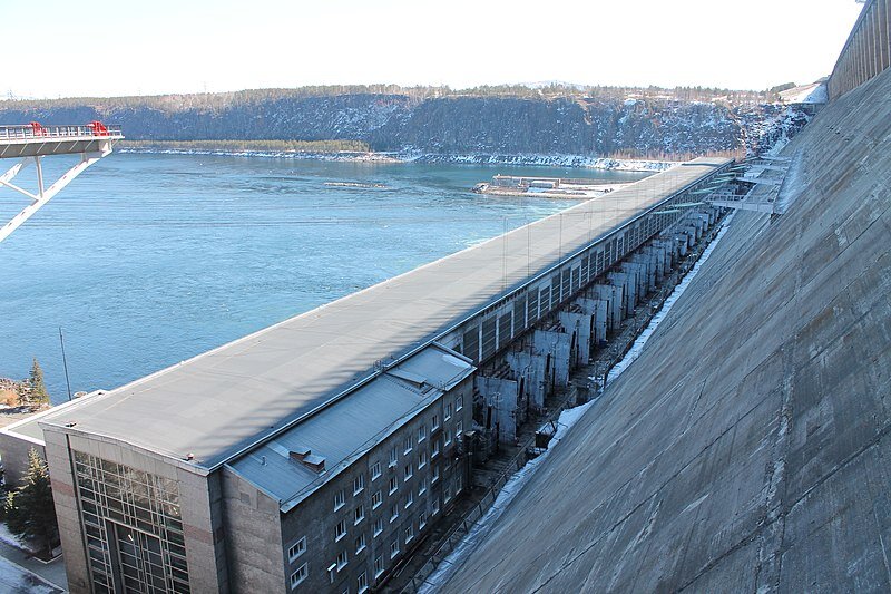 Вид на Братскую ГЭС 