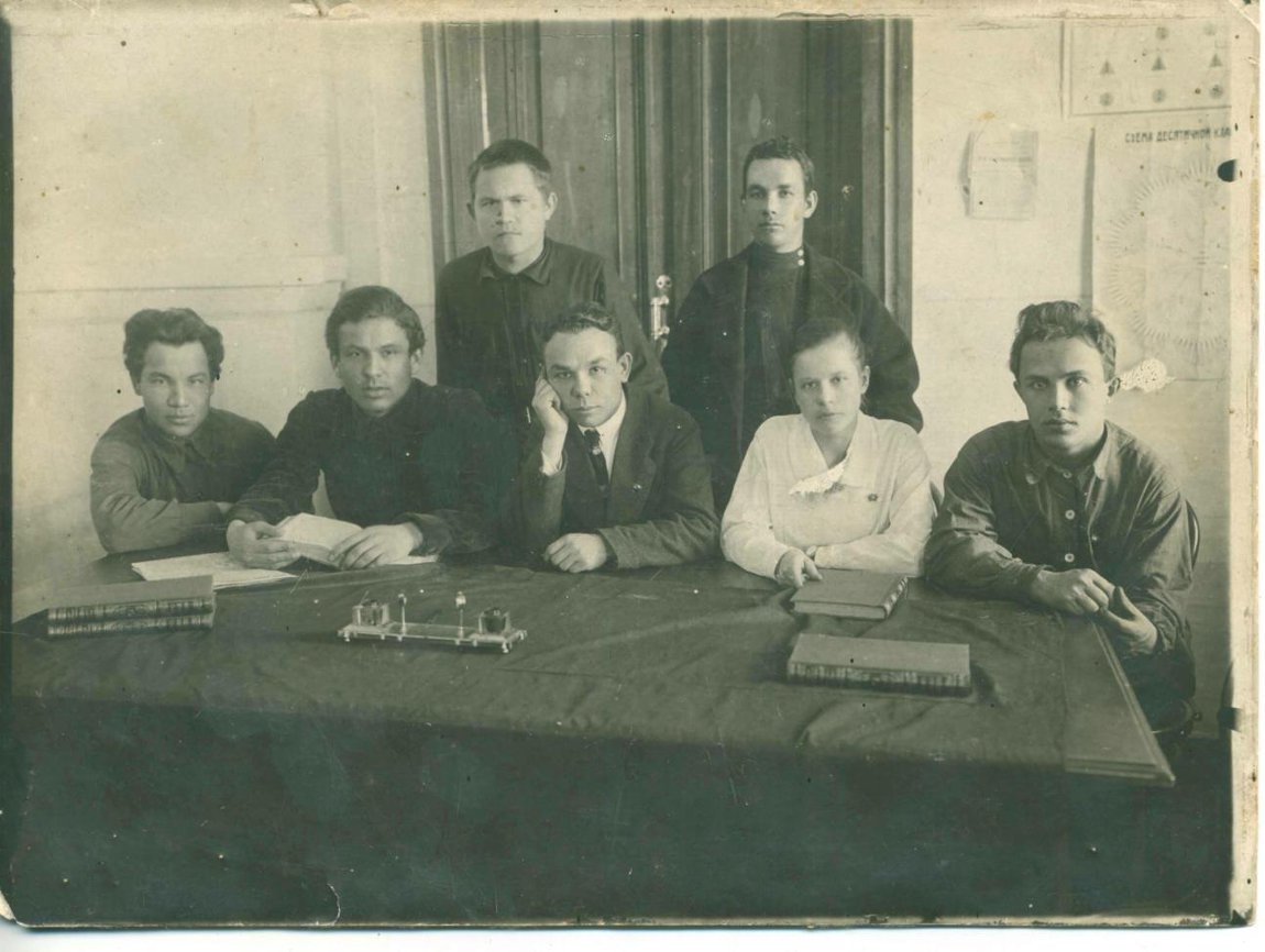 Бюро Тетюшского канткома комсомола. 1924 год. НМ РТ