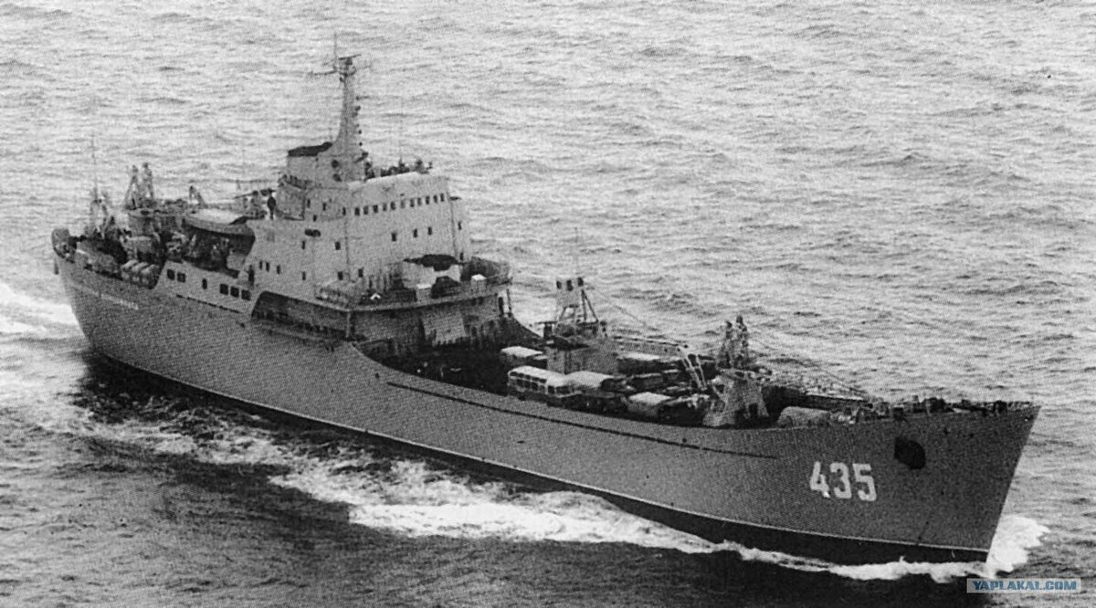 Большой десантный корабль «Воронежский комсомолец»