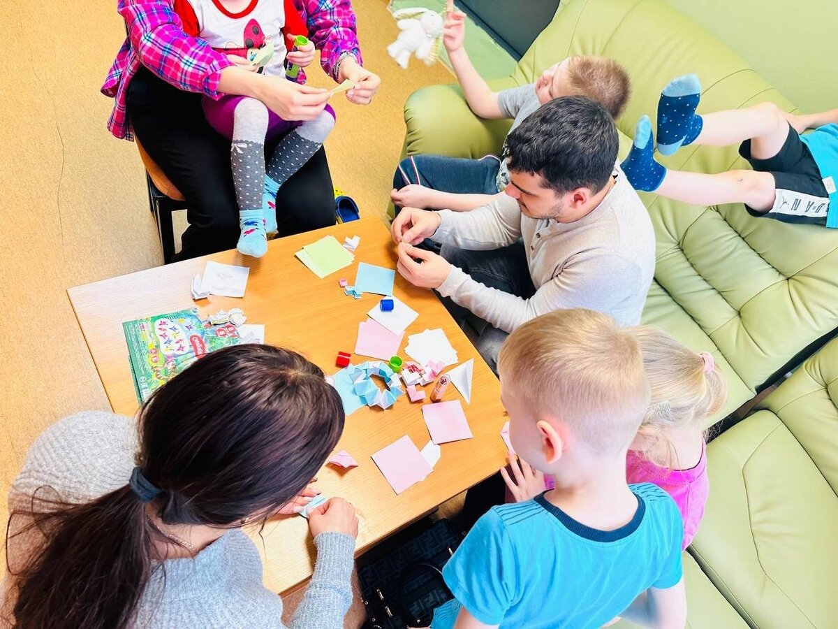 Помощь природе. Студенты волонтеры. Добровольчество подростки. Волонтеры великобритании. Школьный волонтерский отряд.