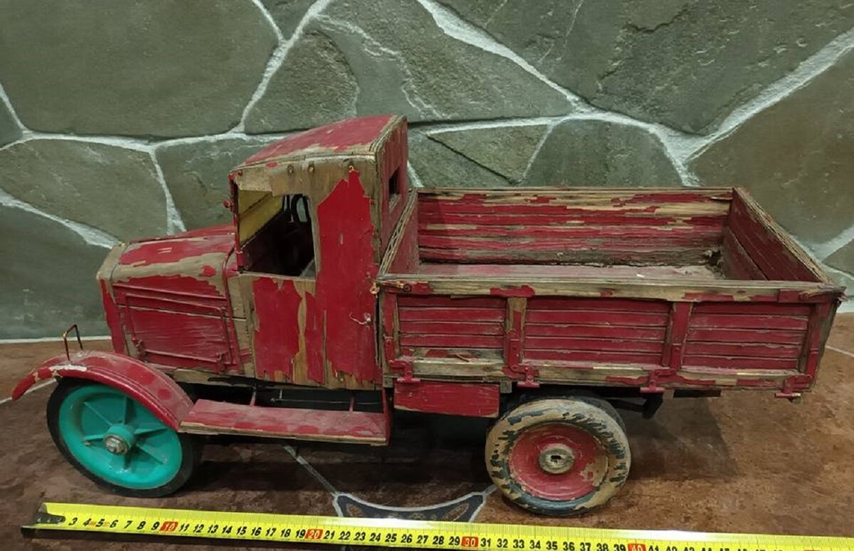 Деревянная модель автомобиля АМО-Ф-15, фото из открытых источников, листаем галерею -->> 