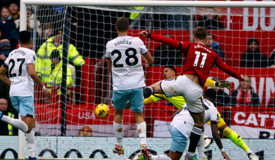 Расмус Хойлунд выводит «Манчестер Юнайтед» вперед