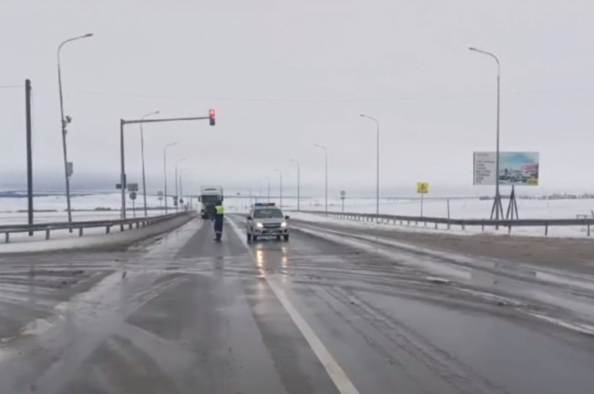    Еще три участка федеральной трассы перекрыли в Оренбуржье из-за метели